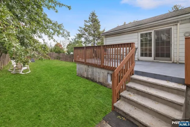 a view of a house with backyard and a garden