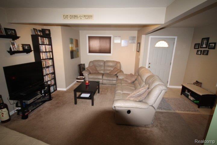 25890 Peter Kaltz Road Warren, MI 48091 - Photo 4 of 11 Living Room