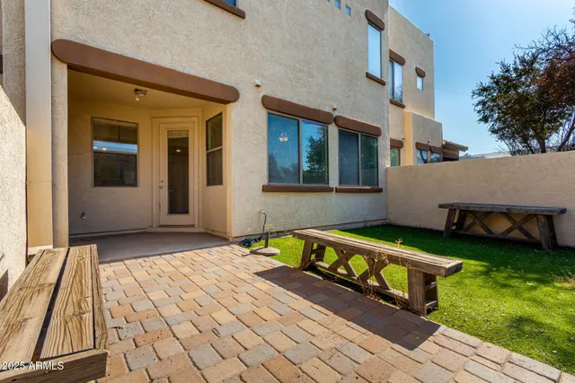 a front view of house with yard