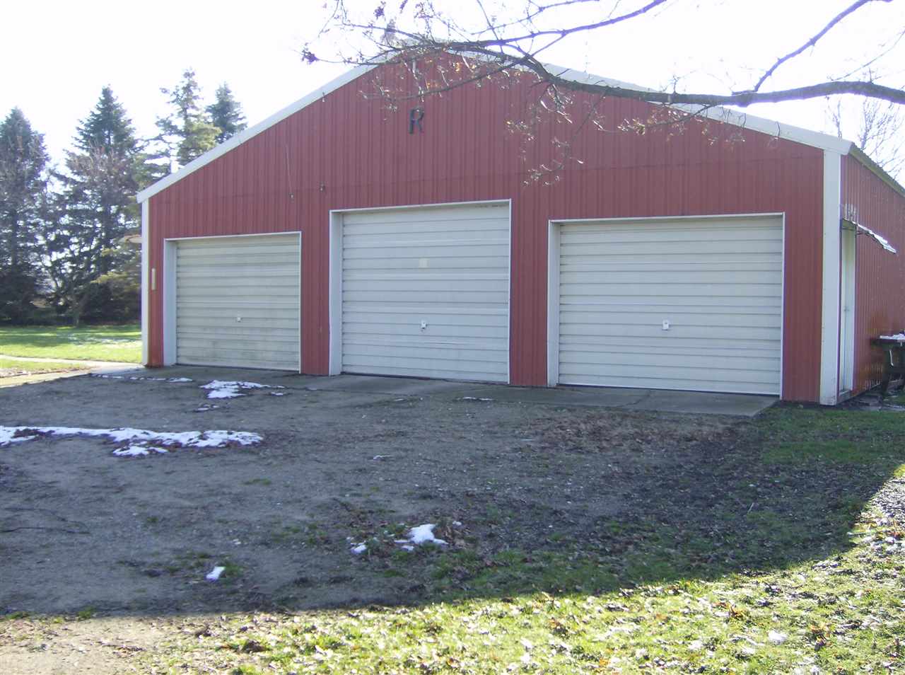 9752 East Fremont Road Shepherd, MI 48883 - Photo 4 of 26 1809256-3.JPG