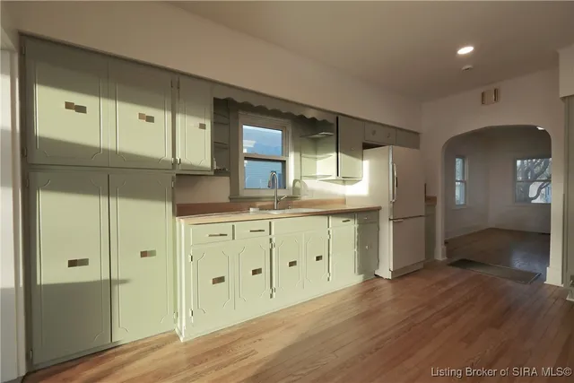 $1,400 | 2218 Beeler Street, New Albany, IN 47150