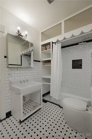 $1,400 | 2218 Beeler Street, New Albany, IN 47150