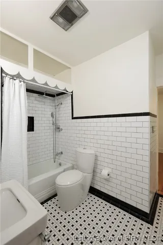 $1,400 | 2218 Beeler Street, New Albany, IN 47150