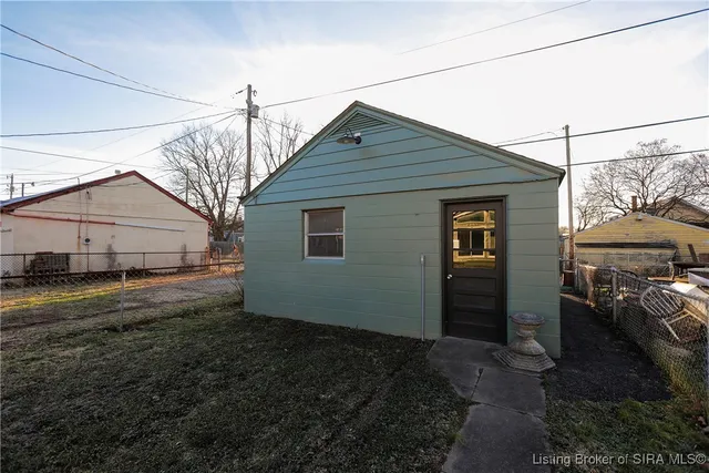 $1,400 | 2218 Beeler Street, New Albany, IN 47150