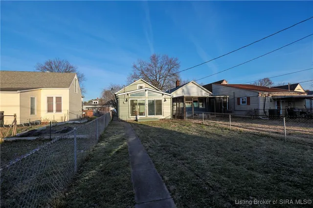 $1,400 | 2218 Beeler Street, New Albany, IN 47150