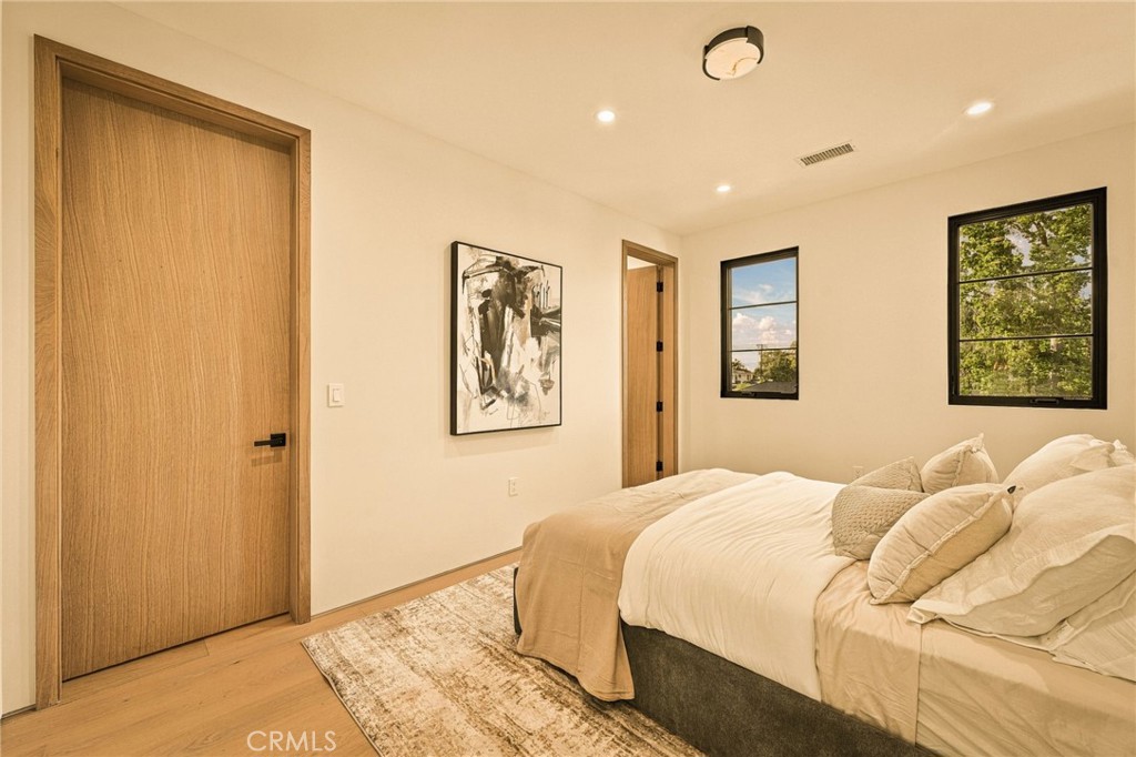 16658 Addison Street Encino, CA 91436 - Photo 29 of 46 Gallery Image 29