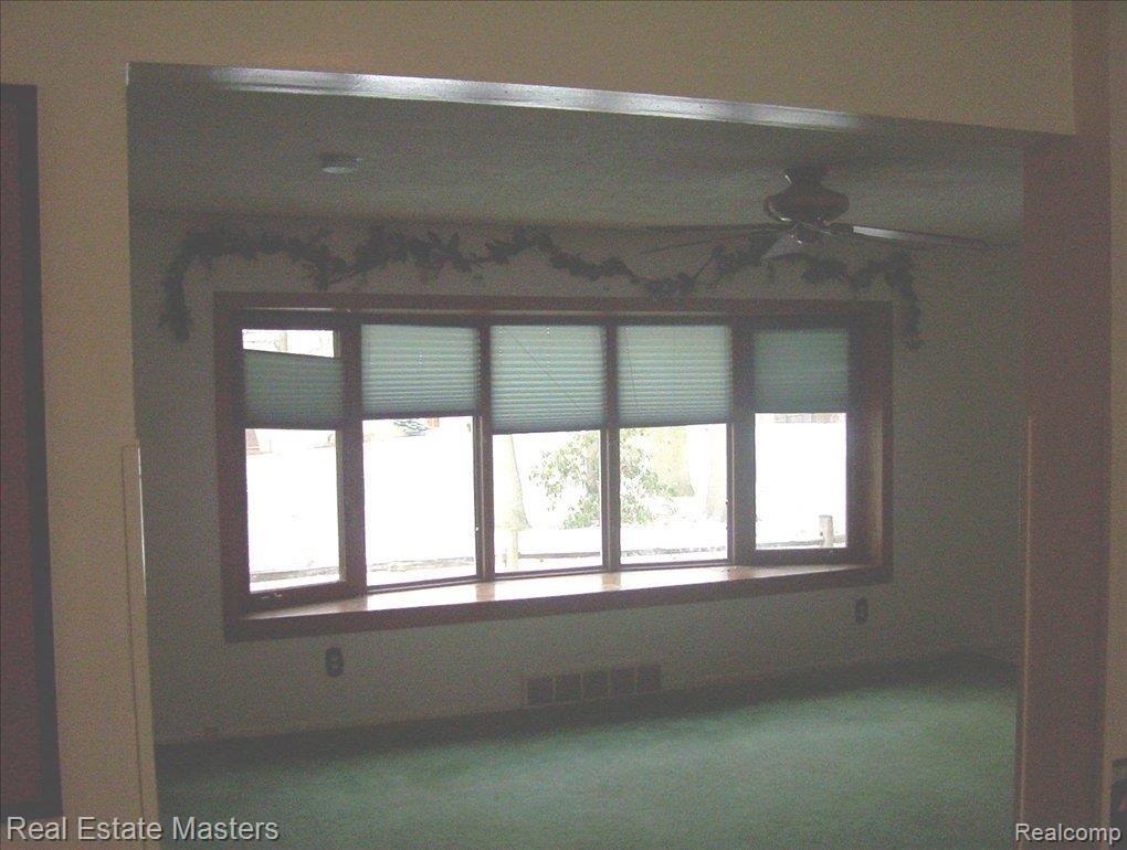 3222 Riverside Drive Port Huron, MI 48060 - Photo 4 of 8 LIVING ROOM
