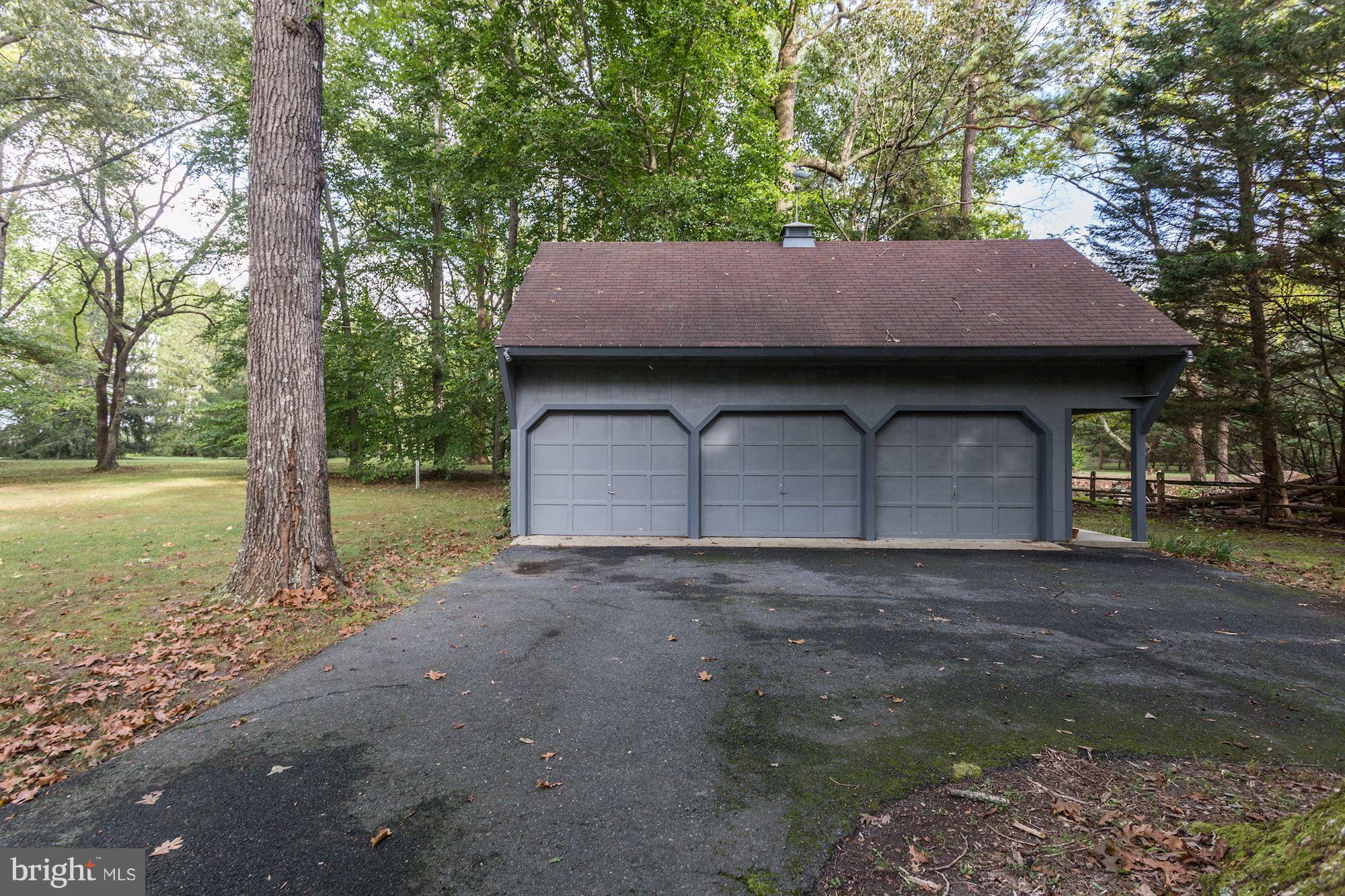 8110 Leehaven Road Easton, MD 21601 - Photo 7 of 50 Triple Garage