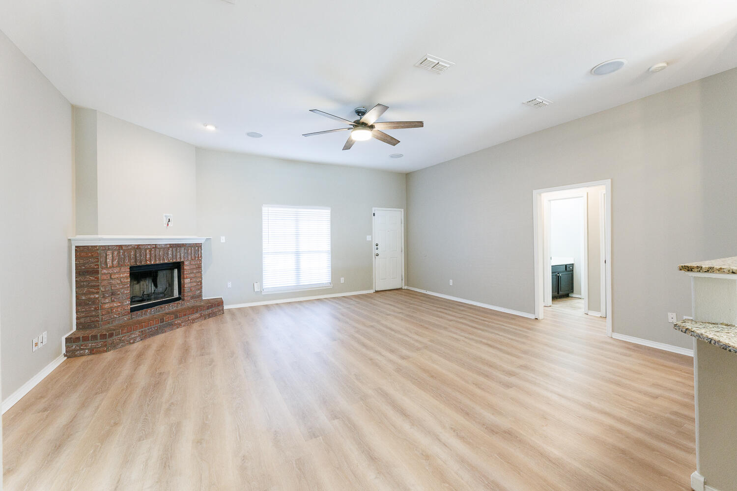 10602 Clinton Avenue Lubbock, TX 79424 - Photo 7 of 45 -