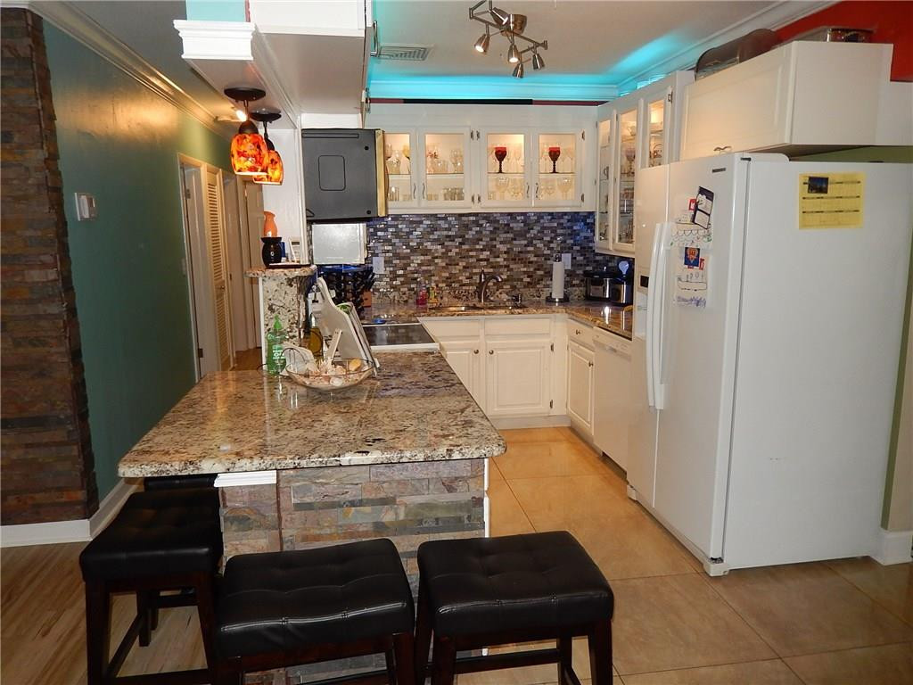 325 Shady Lane Road Palm Springs, FL 33461 - Photo 10 of 26 Photo 10