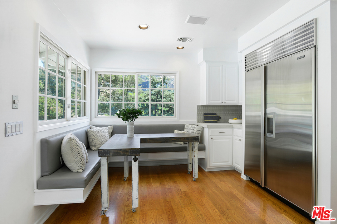 9573 Stuart Lane Beverly Hills, CA 90210 - Photo 7 of 24 a living room with furniture and a window