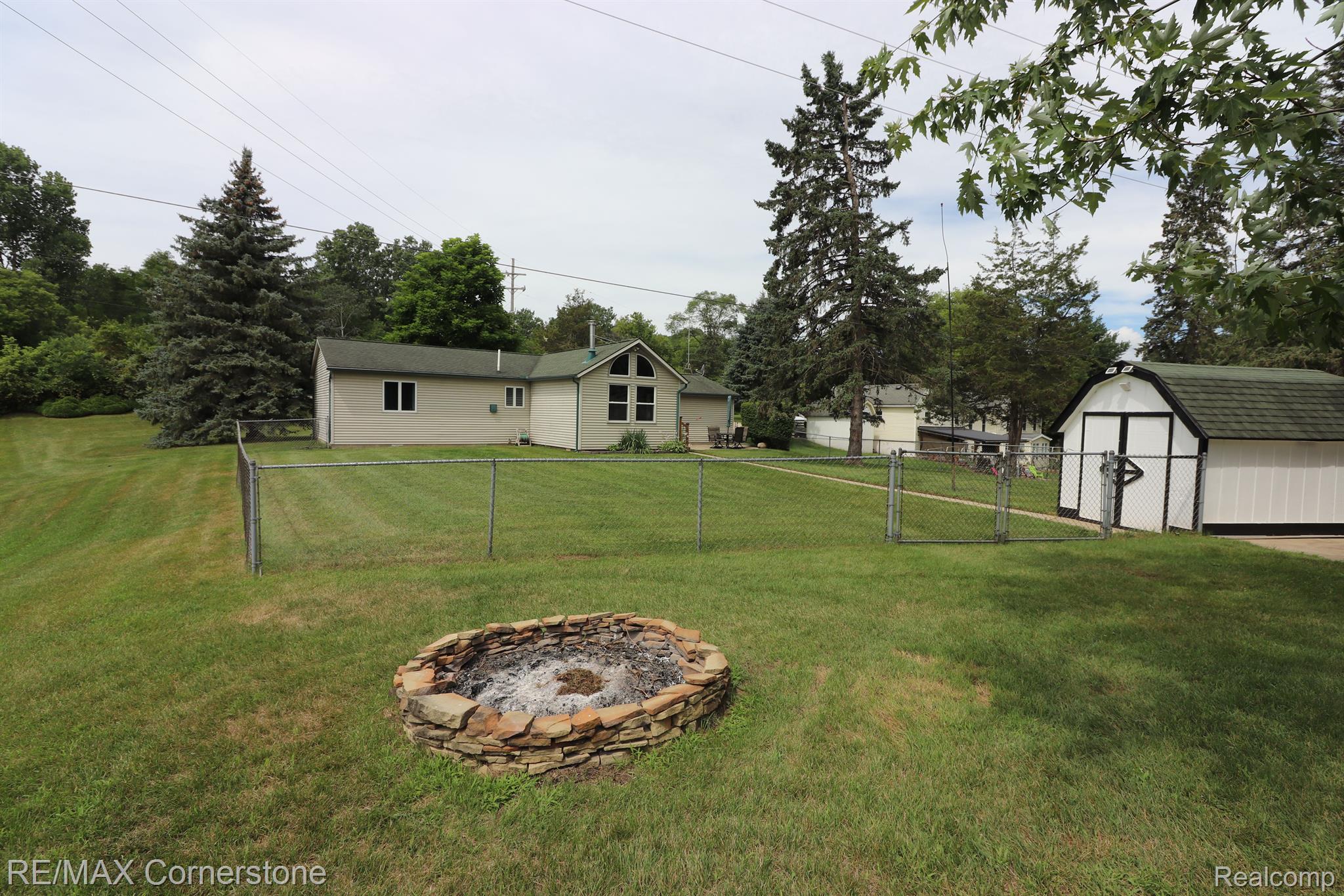 951 Old Plank Road Milford, MI 48381 - Photo 4 of 26 Back of House
