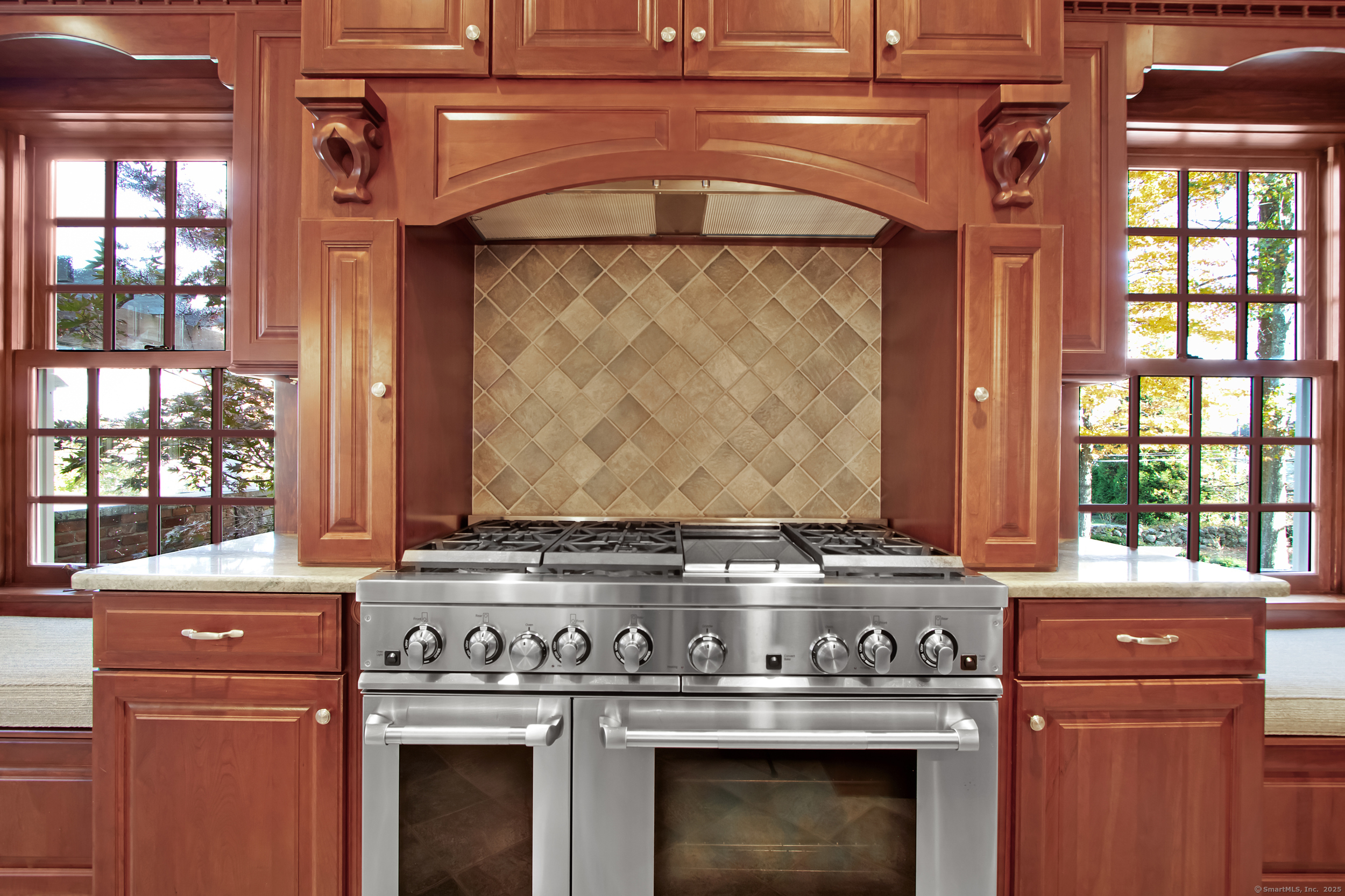 21 Grove Avenue Groton, CT 06355 - Photo 11 of 40