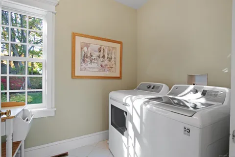 $3,250,000 | 21 Grove Avenue, Groton, CT 06355