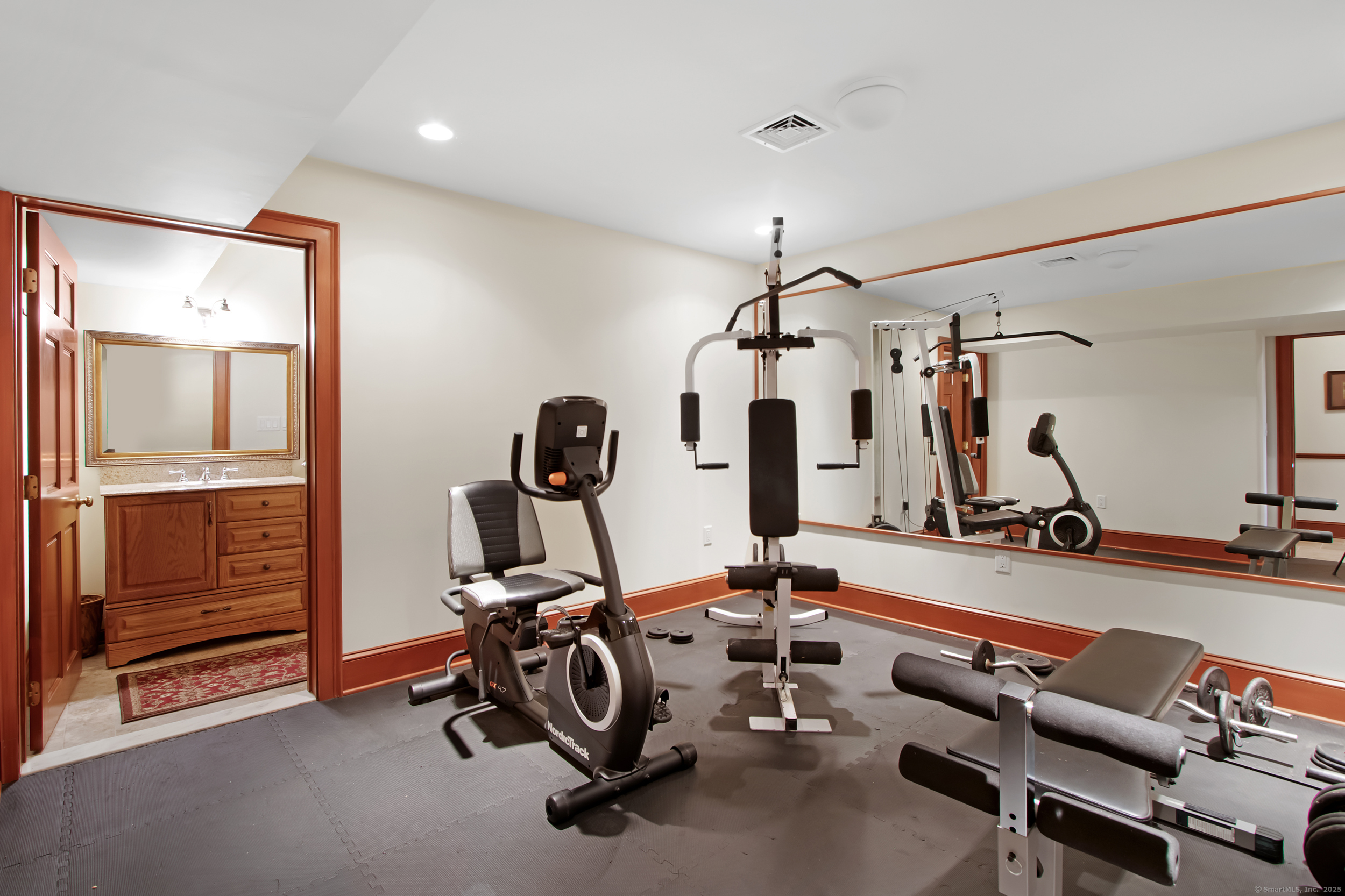 21 Grove Avenue Groton, CT 06355 - Photo 27 of 40