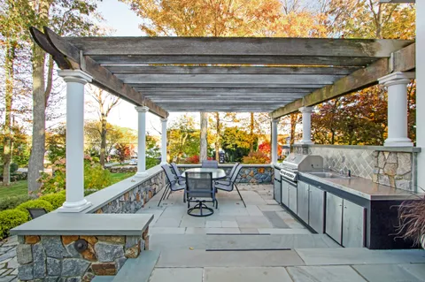 $3,250,000 | 21 Grove Avenue, Groton, CT 06355