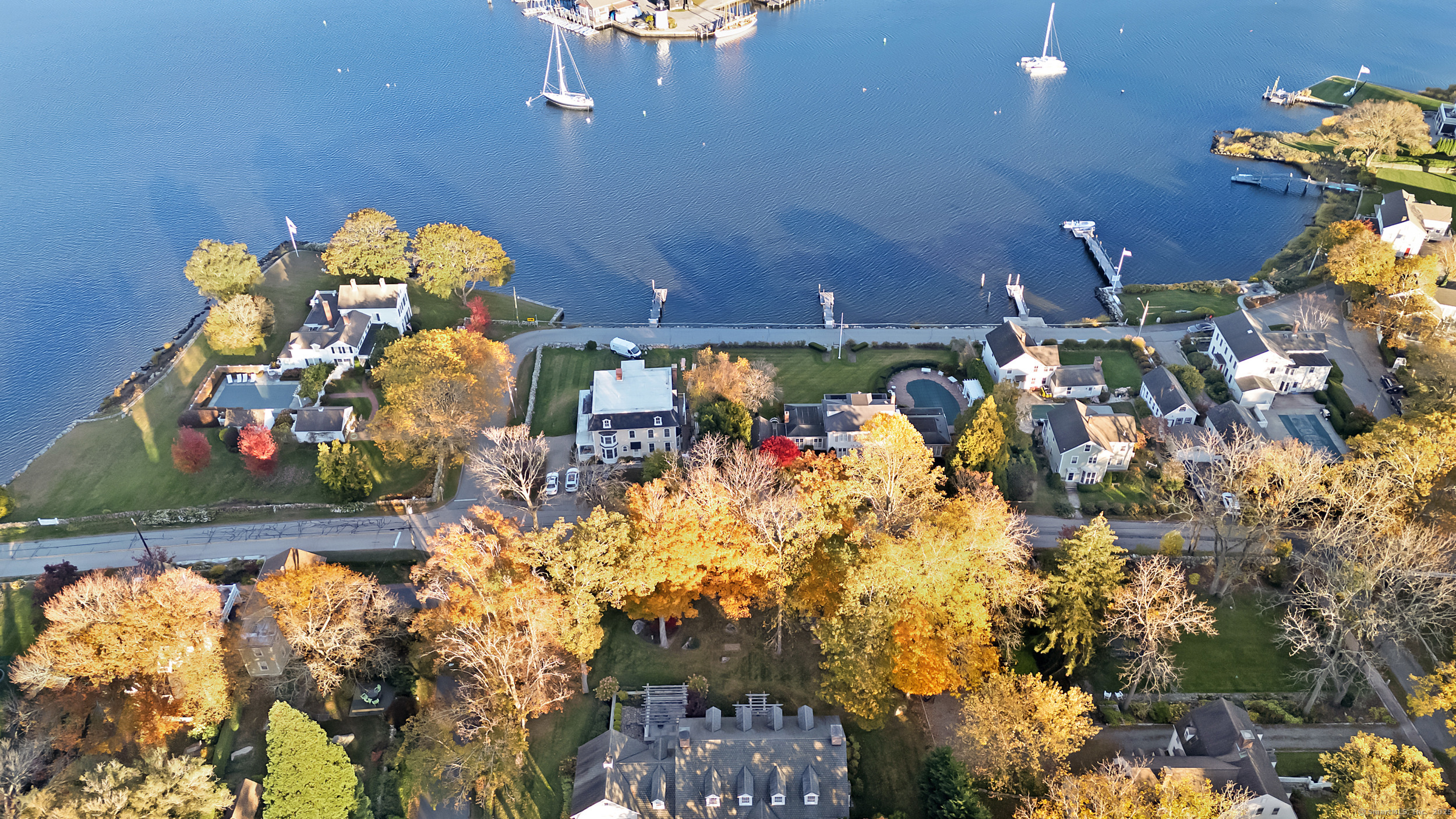 21 Grove Avenue Groton, CT 06355 - Photo 5 of 40