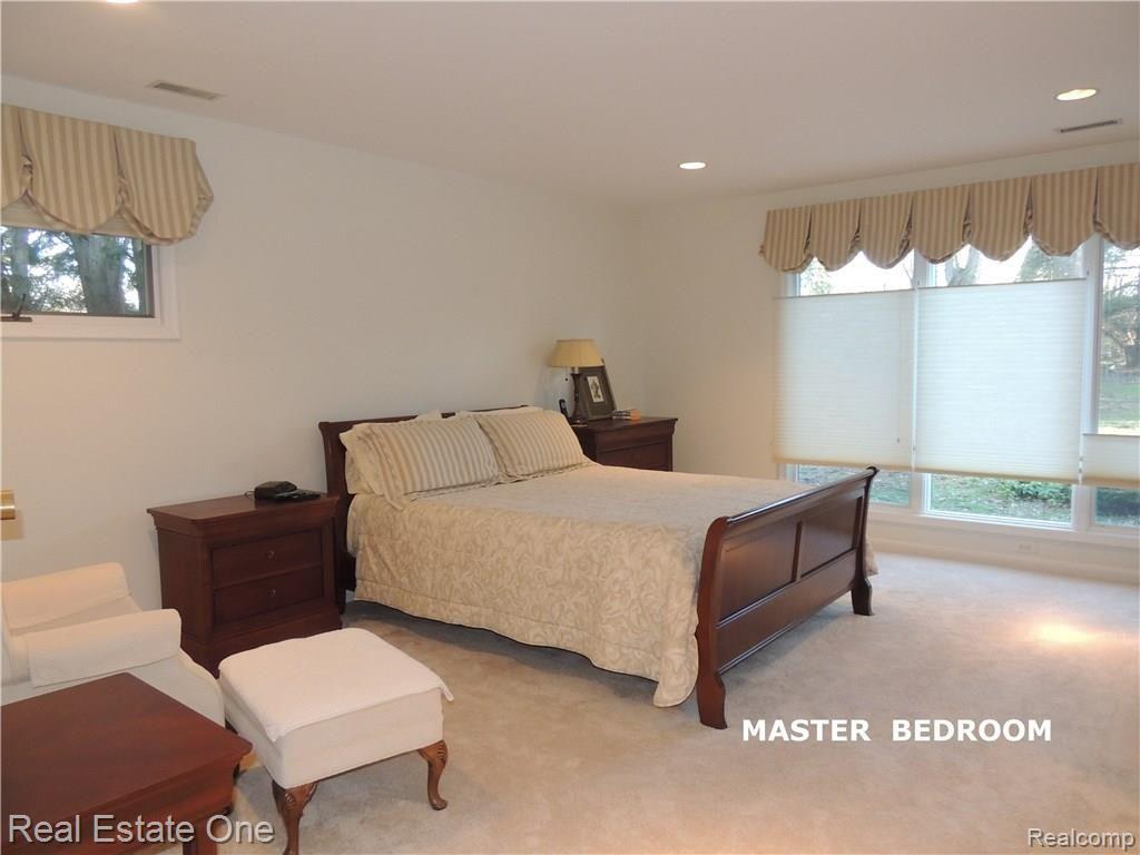 2301 Kingsford Road Rochester Hills, MI 48309 - Photo 10 of 16