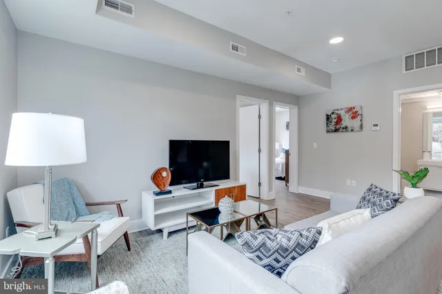 $1,675 | 1952 Bryn Mawr Avenue, Unit 1B, Philadelphia, PA 19131