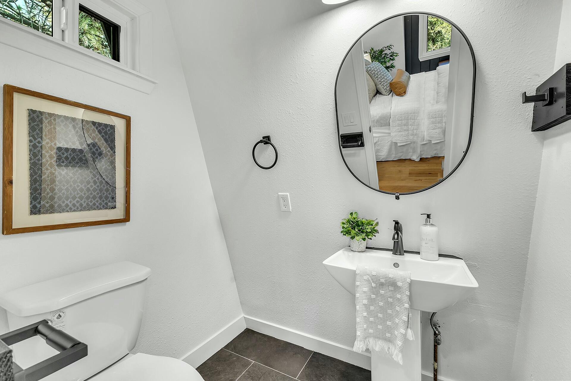 52895 Cedar Drive Idyllwild, CA 92549 - Photo 24 of 44 Upstairs Primary Bathroom