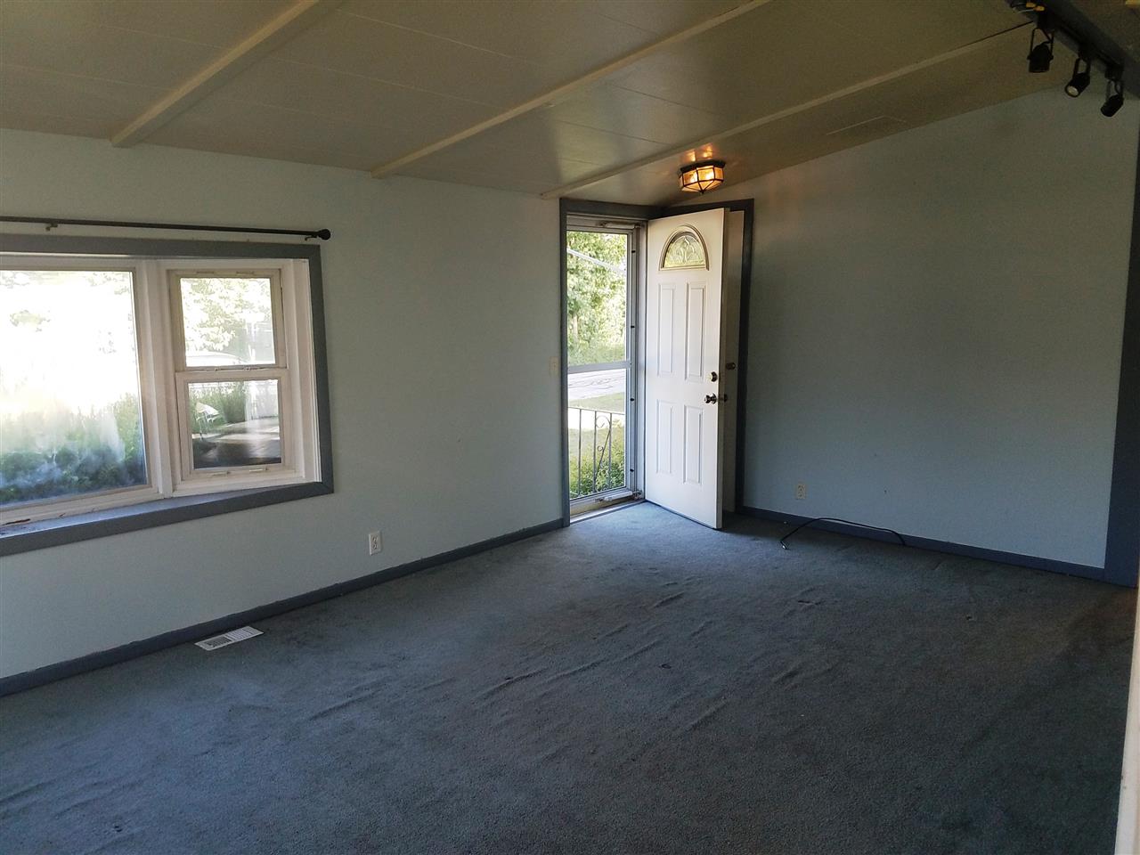 12 Cushing Road Goffstown, NH 03045 - Photo 5 of 13 Gallery Image 5