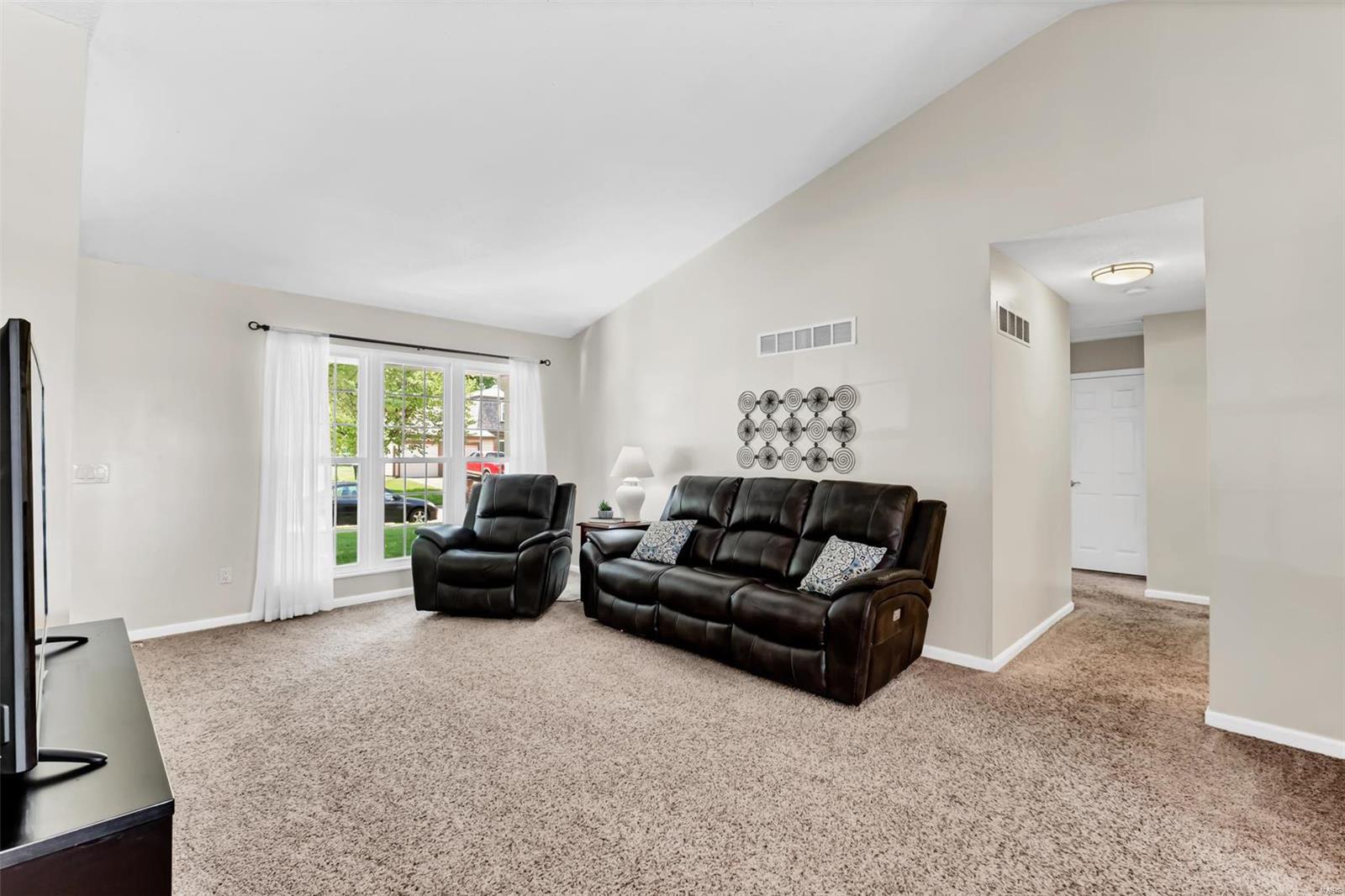 1314 Blue Ridge Drive St. Peters, MO 63376 - Photo 8 of 32