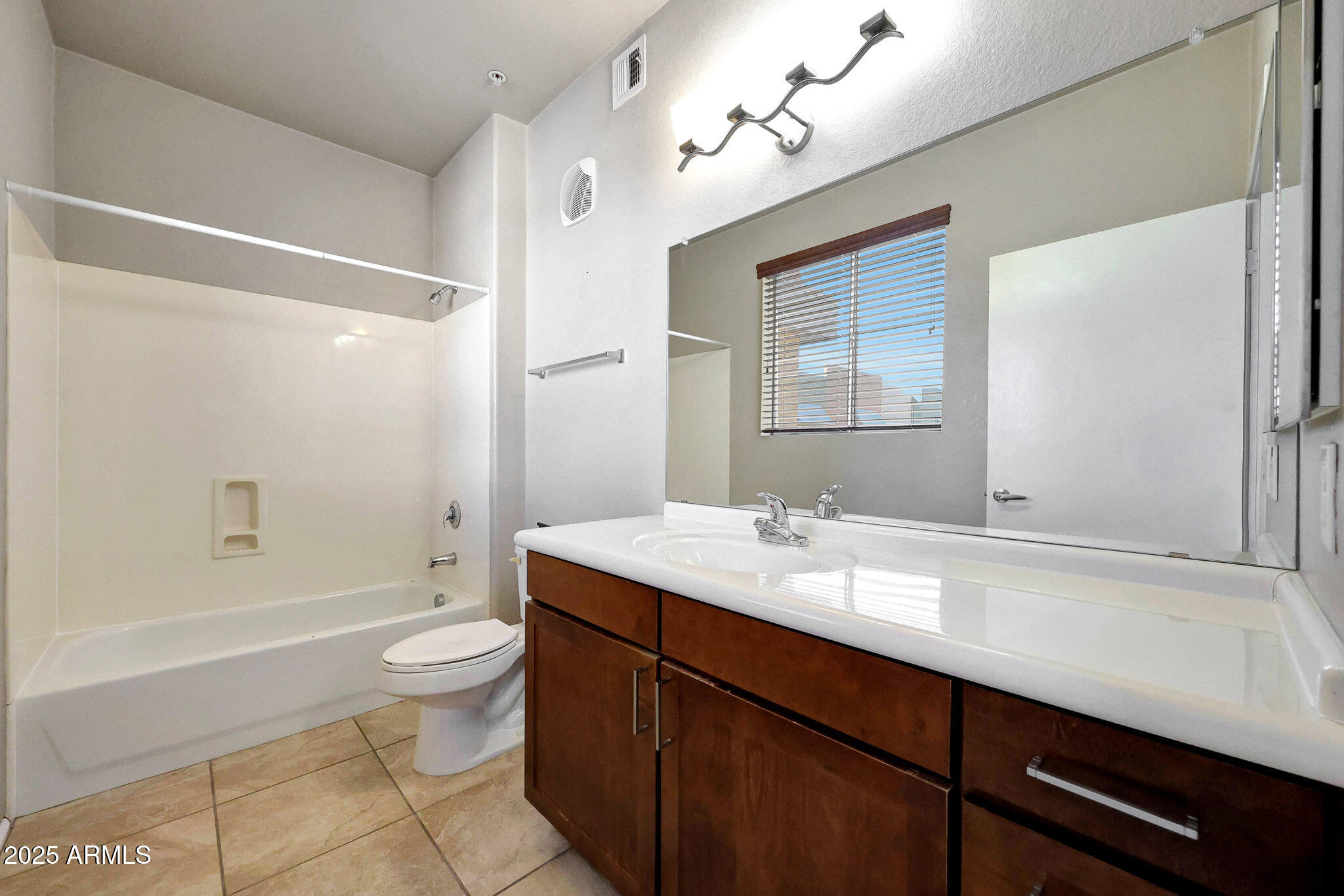 6605 North 93RD Avenue, Unit 1067 Glendale, AZ 85305 - Photo 21 of 47 a bathroom with a sink a toilet and bathtub