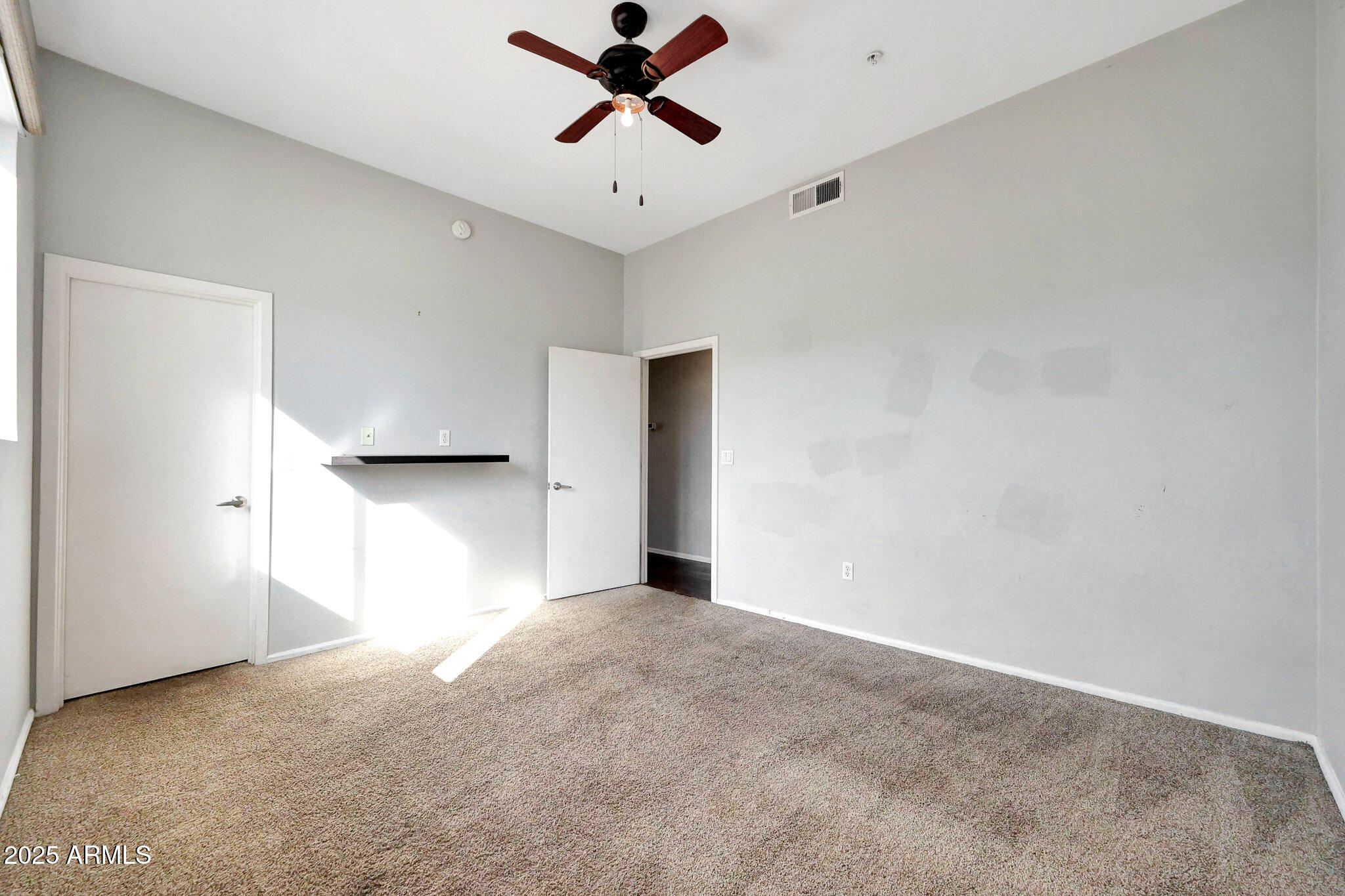 6605 North 93RD Avenue, Unit 1067 Glendale, AZ 85305 - Photo 25 of 47 a view of a big room with a ceiling fan and window