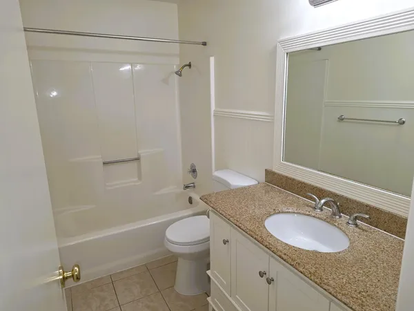 $2,250 | 4951 East Fillmore Avenue, Fresno, CA 93727