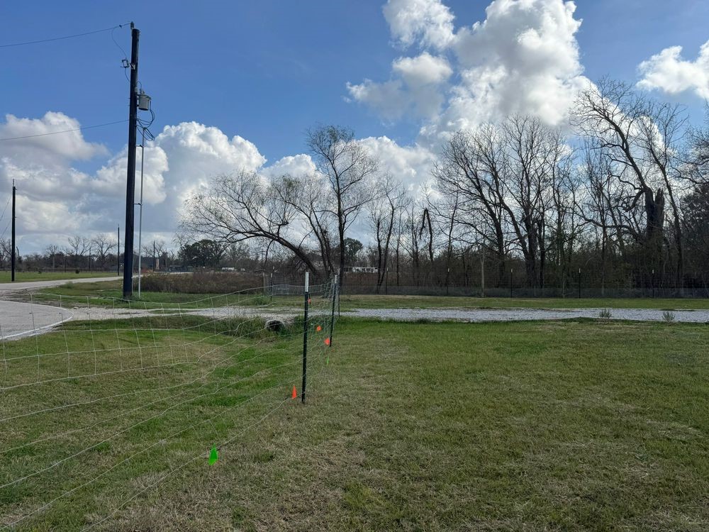 4527 Star Lake Lane Rosharon, TX 77583 - Photo 7 of 8 a backyard of a house with lots of green space