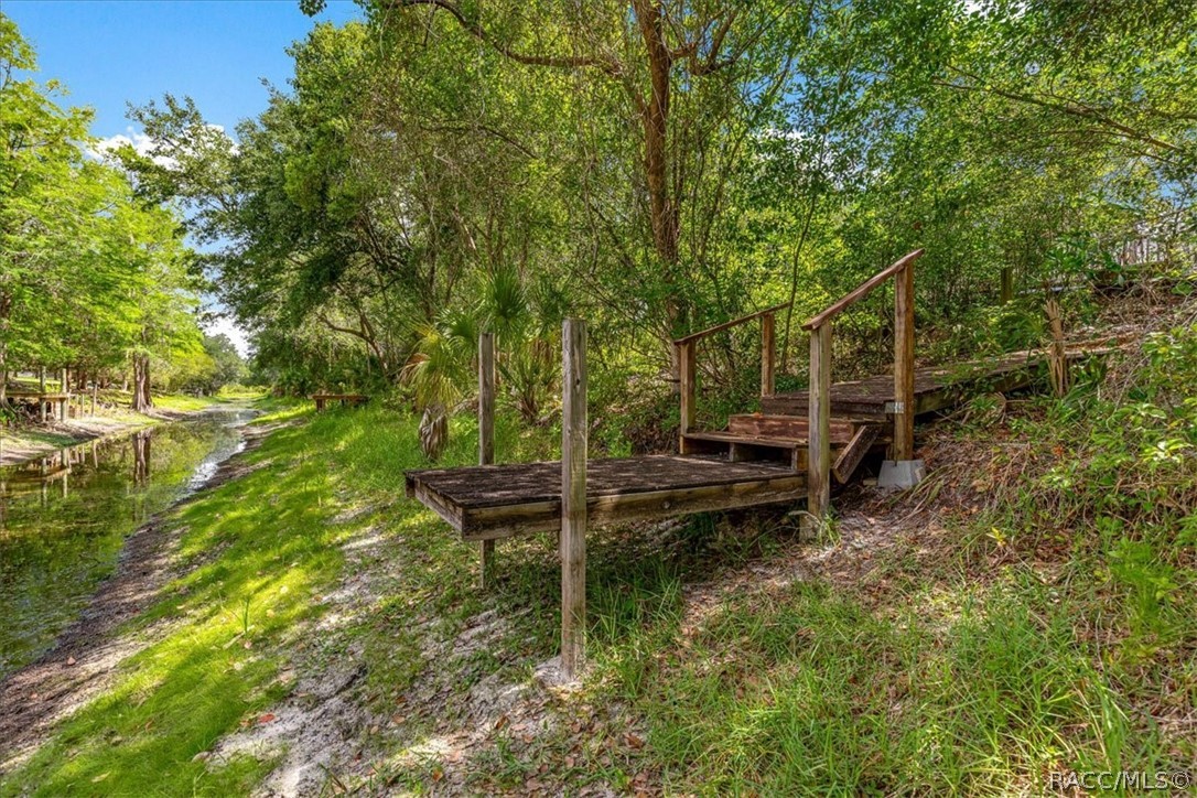2964 South Cygnet Terrace Inverness, FL 34450 - Photo 42 of 67 a backyard of a house with table and chairs