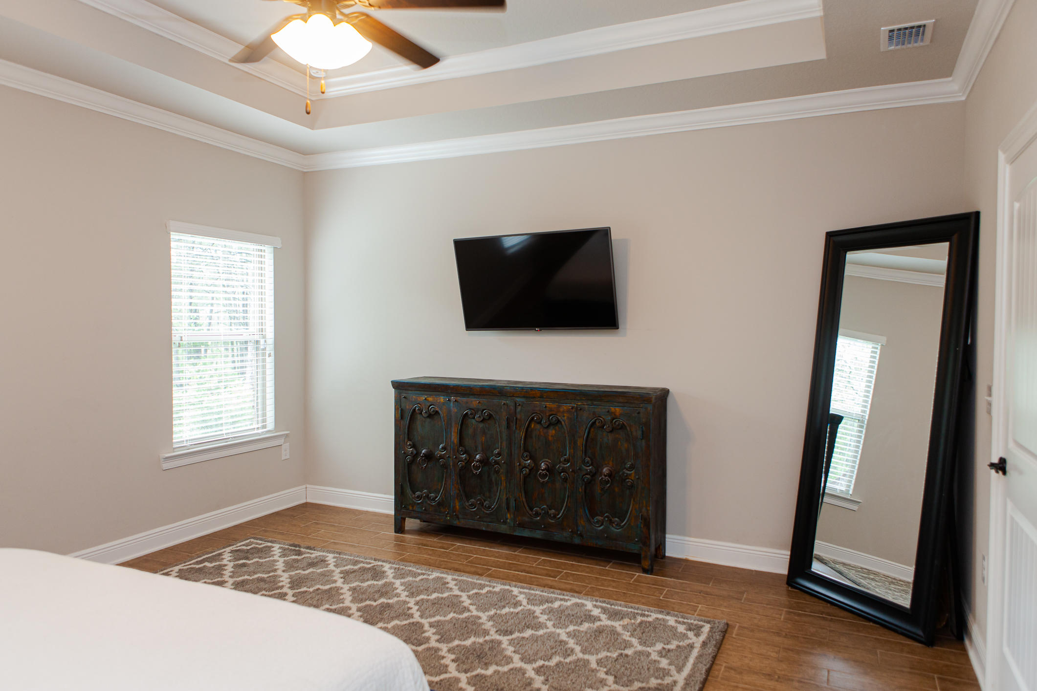 107 Maddox Street Santa Rosa Beach, FL 32459 - Photo 31 of 37 a living room with a flat screen tv and a rug