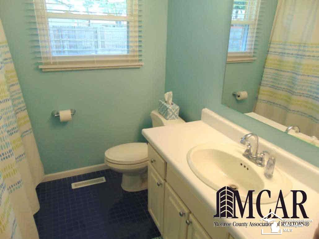7604 Apache Trail Temperance, MI 48182 - Photo 19 of 32 Update Main Bath