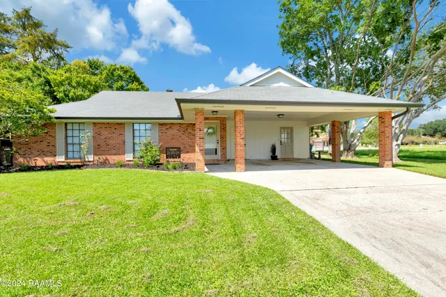 $3,000 | 102 Steeple Chase Drive, Lafayette, LA 70506