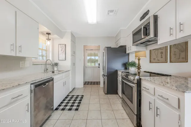 $3,000 | 102 Steeple Chase Drive, Lafayette, LA 70506