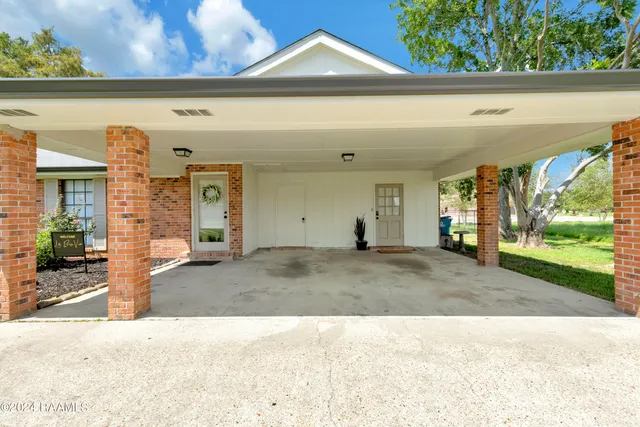 $3,000 | 102 Steeple Chase Drive, Lafayette, LA 70506