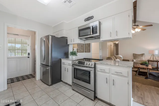 $3,000 | 102 Steeple Chase Drive, Lafayette, LA 70506