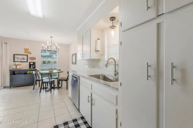 $3,000 | 102 Steeple Chase Drive, Lafayette, LA 70506