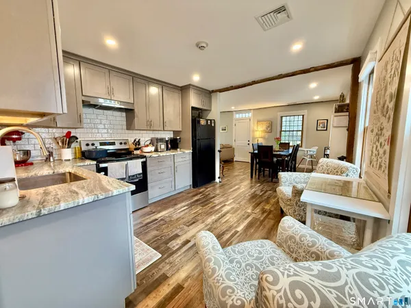 $2,200 | 4 Main Street South, Unit 2, Woodbury, CT 06798