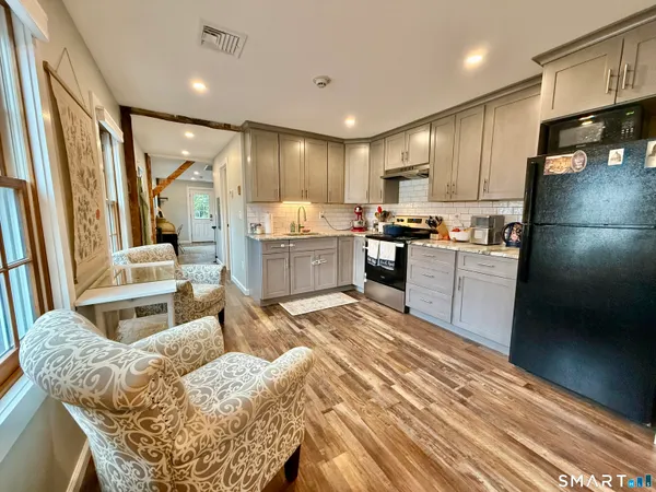 $2,200 | 4 Main Street South, Unit 2, Woodbury, CT 06798