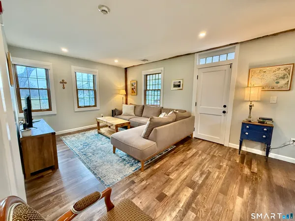 $2,200 | 4 Main Street South, Unit 2, Woodbury, CT 06798