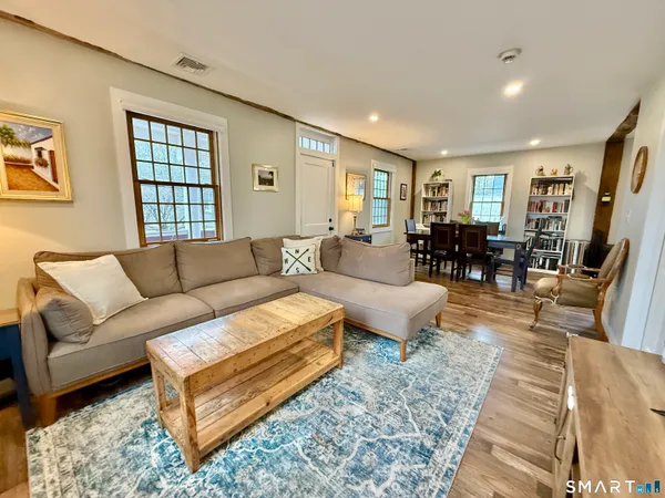 $2,200 | 4 Main Street South, Unit 2, Woodbury, CT 06798