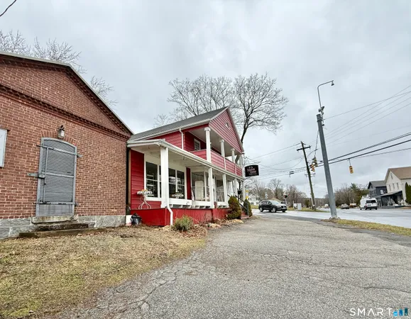 $2,200 | 4 Main Street South, Unit 2, Woodbury, CT 06798