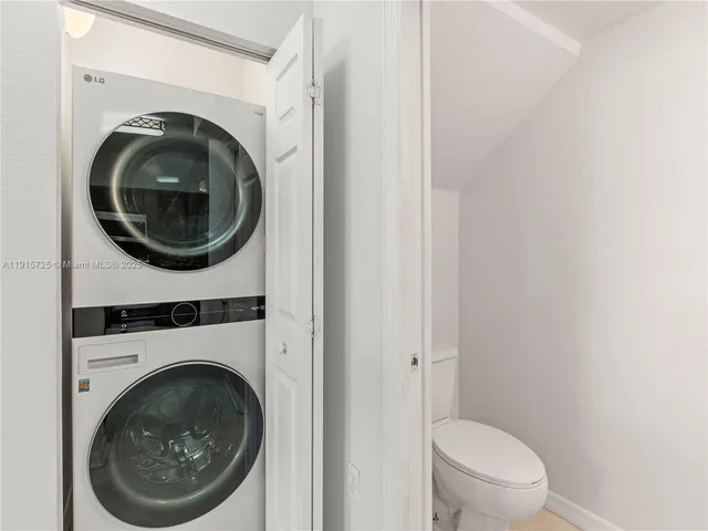 a close up view of a washer and dryer