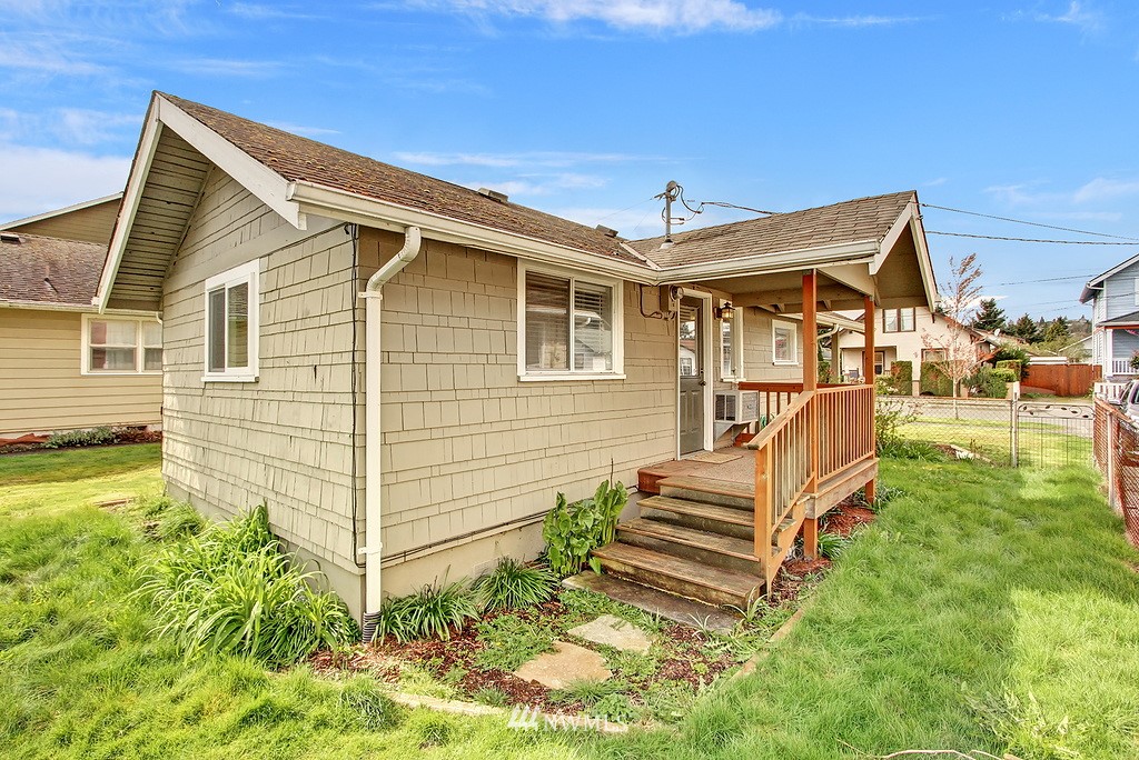 238 Wells Avenue North Renton, WA 98057 - Photo 11 of 13 Gallery Image 11