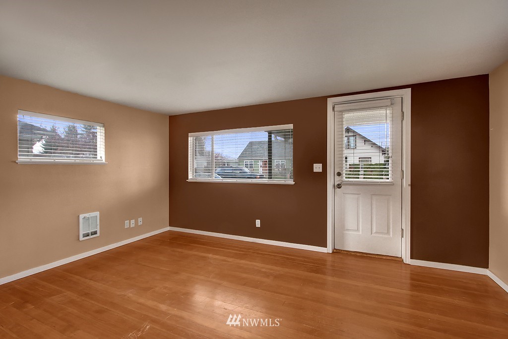 238 Wells Avenue North Renton, WA 98057 - Photo 4 of 13 Gallery Image 4