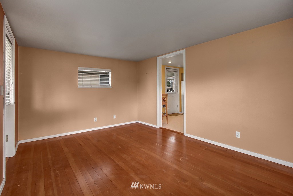 238 Wells Avenue North Renton, WA 98057 - Photo 5 of 13 Gallery Image 5