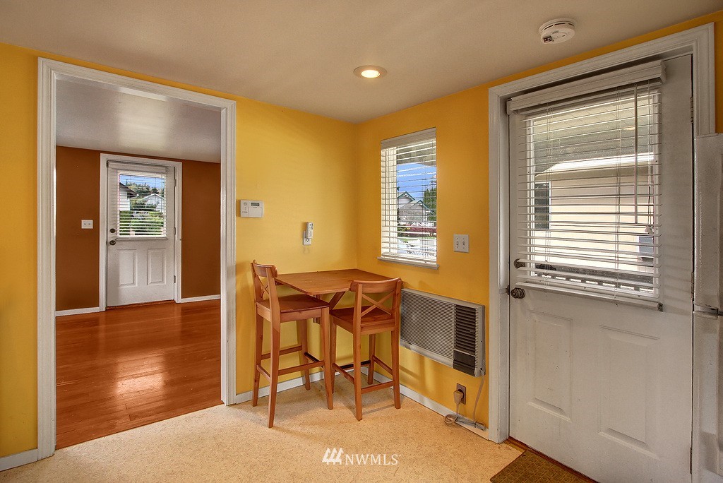 238 Wells Avenue North Renton, WA 98057 - Photo 7 of 13 Gallery Image 7