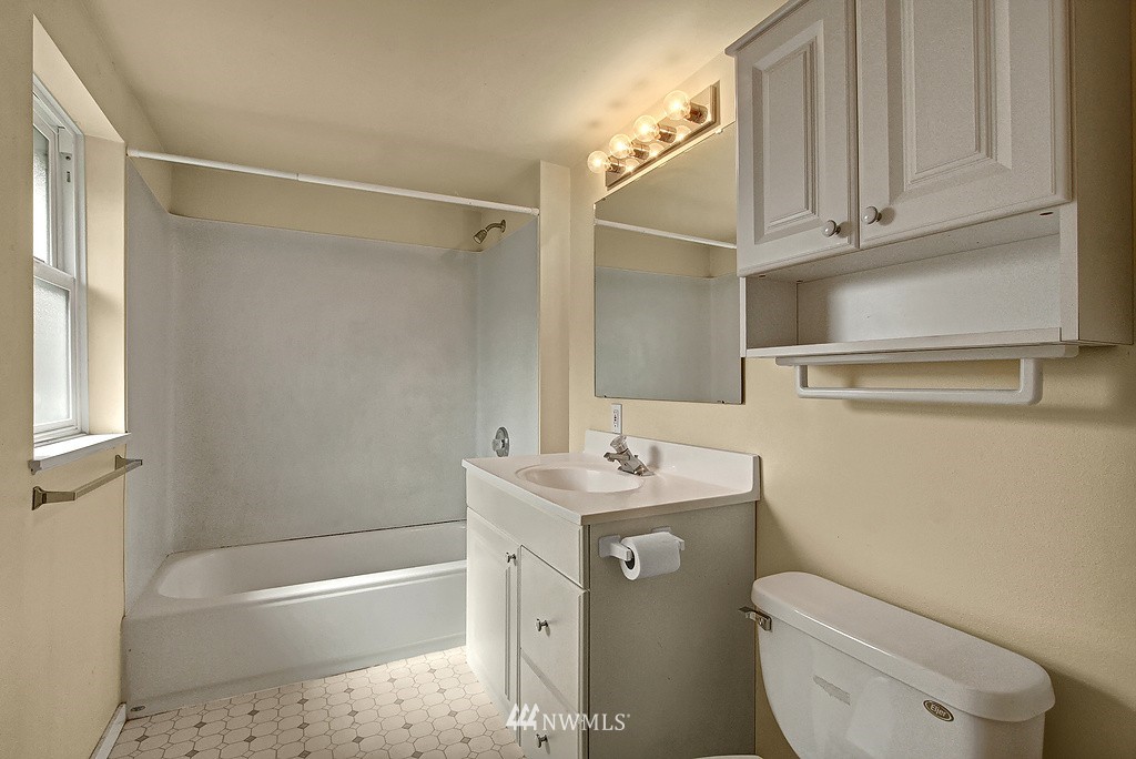 238 Wells Avenue North Renton, WA 98057 - Photo 10 of 13 Gallery Image 10