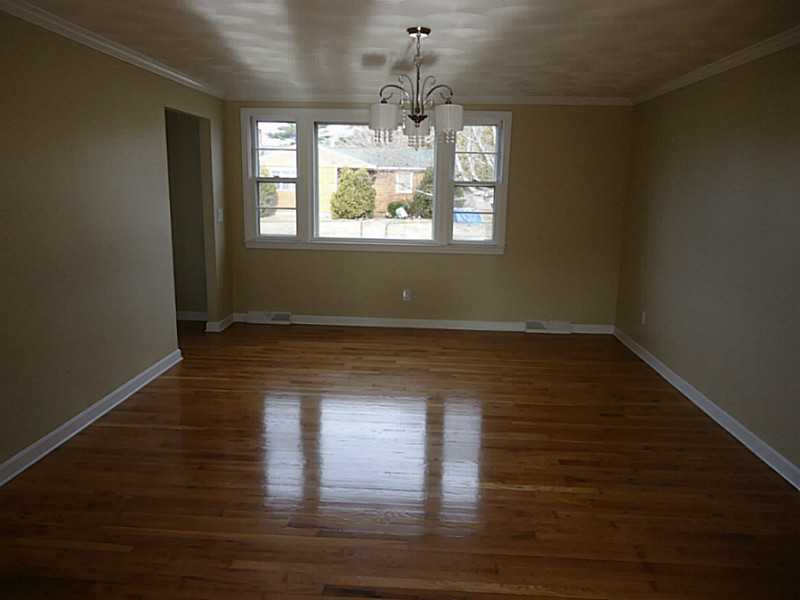 24 Holmes Road Coventry, RI 02816 - Photo 7 of 24 Living Room.